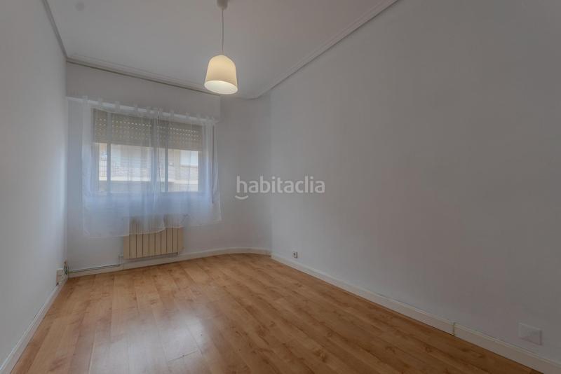 Foto 6783129f-60bf-41c6-8d5c-ee9a0e716f1f. Piso en avenida burgos 116 amplio piso en portillejo valdegastea en Logroño