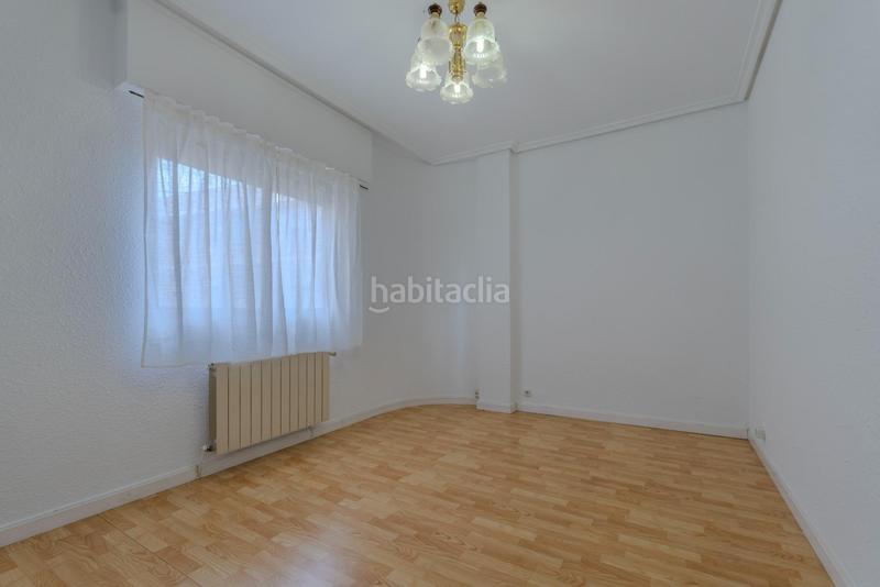 Foto a647fbe1-e174-4f2a-918e-b36fe7c32c88. Piso en avenida burgos 116 amplio piso en portillejo valdegastea en Logroño