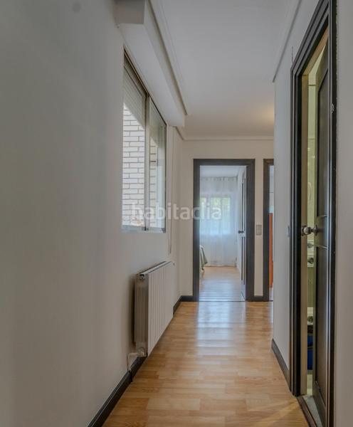 Foto c35fc055-9d87-4e9b-9ffb-d51a897e3fc8. Piso en avenida burgos 116 amplio piso en portillejo valdegastea en Logroño