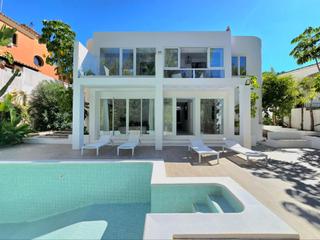 Haus in Calle luis de gongora-campana 41. Casa en venta en marbella