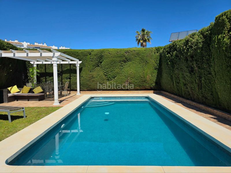 Foto fe6af793-1df3-4bd1-ab7d-ee196ddd6806. Xalet amb calefacció aparcament piscina a Arroyo de la Miel Benalmádena