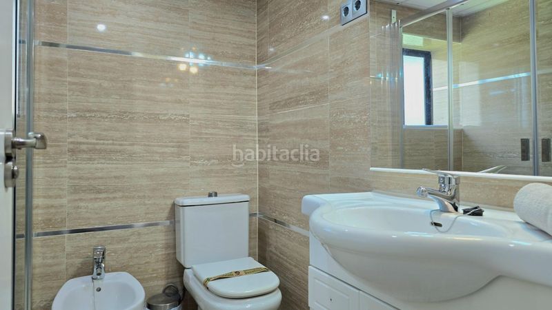 Foto 25c38808-7f38-4cd7-abb0-1e5272c66ff4. Apartament amb aparcament piscina a Playamar - Benyamina Torremolinos