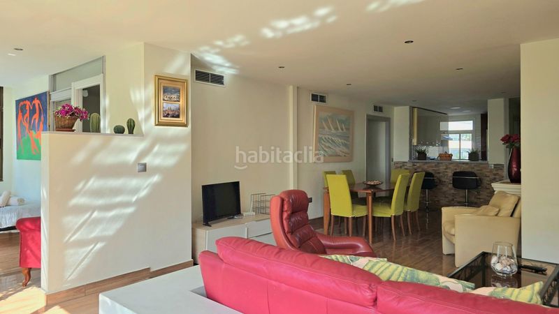 Foto 8fa4d5cc-7dba-4ca8-b38f-2011ee5bc940. Apartament amb aparcament piscina a Playamar - Benyamina Torremolinos