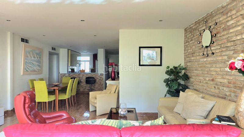 Foto e99b3884-bcdd-4a8c-8e75-c42c55b650c2. Apartament amb aparcament piscina a Playamar - Benyamina Torremolinos