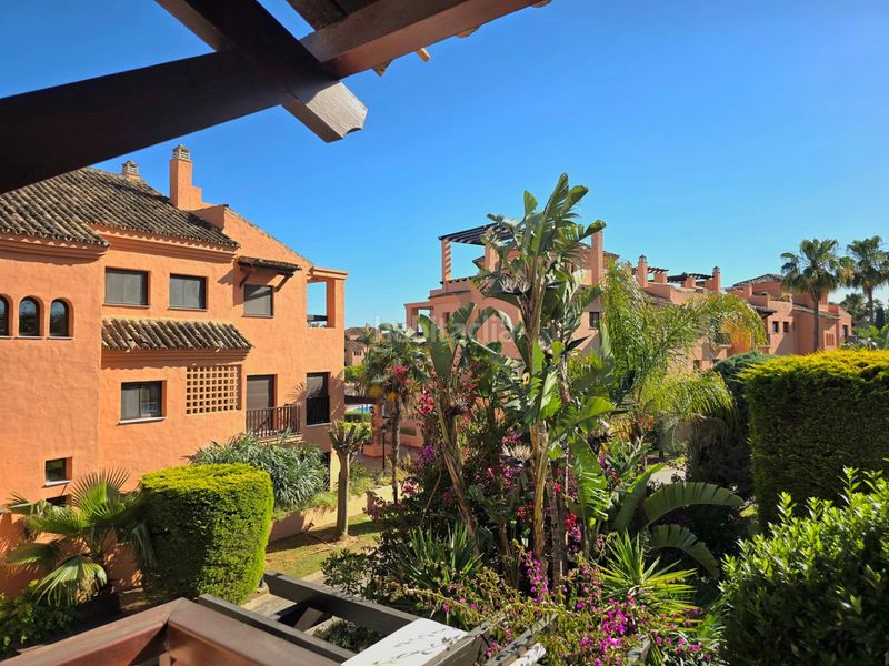 Foto 4d559181-1ca0-45bd-b011-6781c7939271. Apartament amb aparcament piscina a Atalaya - Isdabe Estepona