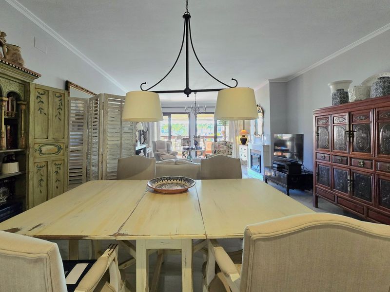 Foto 5db92eb4-d83b-4042-b1a0-6bce27617864. Apartament amb aparcament piscina a Atalaya - Isdabe Estepona