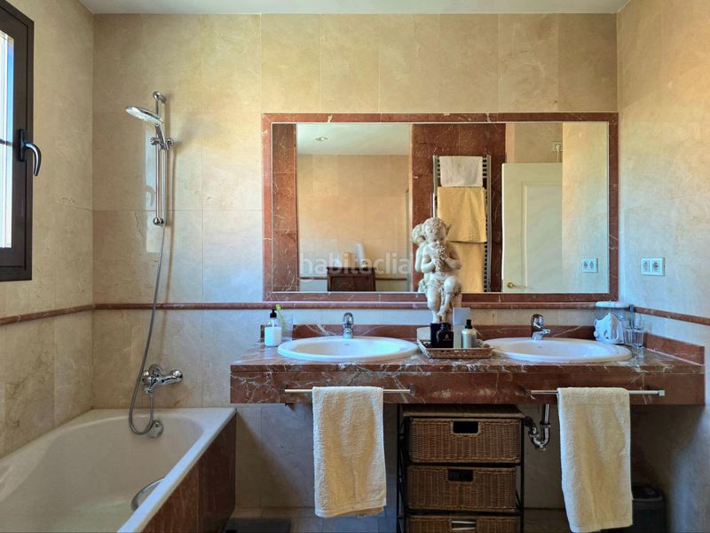 Foto 700dea79-e429-41a9-9d69-8180c01df7fb. Apartament amb aparcament piscina a Atalaya - Isdabe Estepona