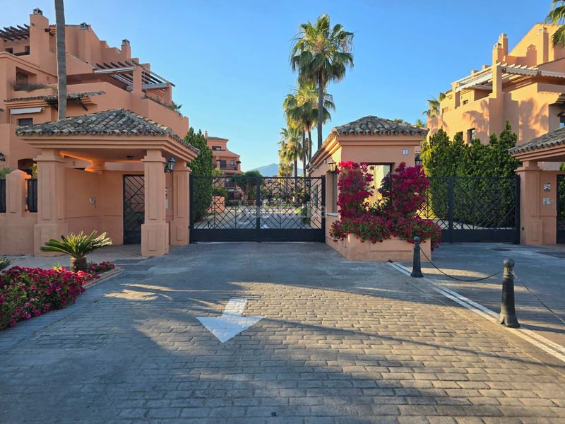 Foto af7fcff6-5c91-4cf6-8ea4-dd0f7127b5ee. Apartament amb aparcament piscina a Atalaya - Isdabe Estepona