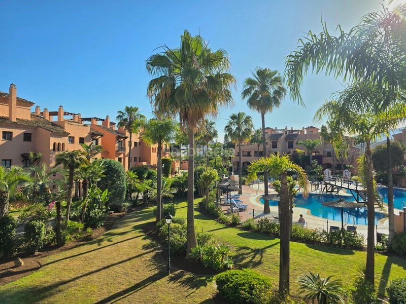 Foto c491357e-c5f2-4a58-8e19-a7107b2fce18. Apartament amb aparcament piscina a Atalaya - Isdabe Estepona