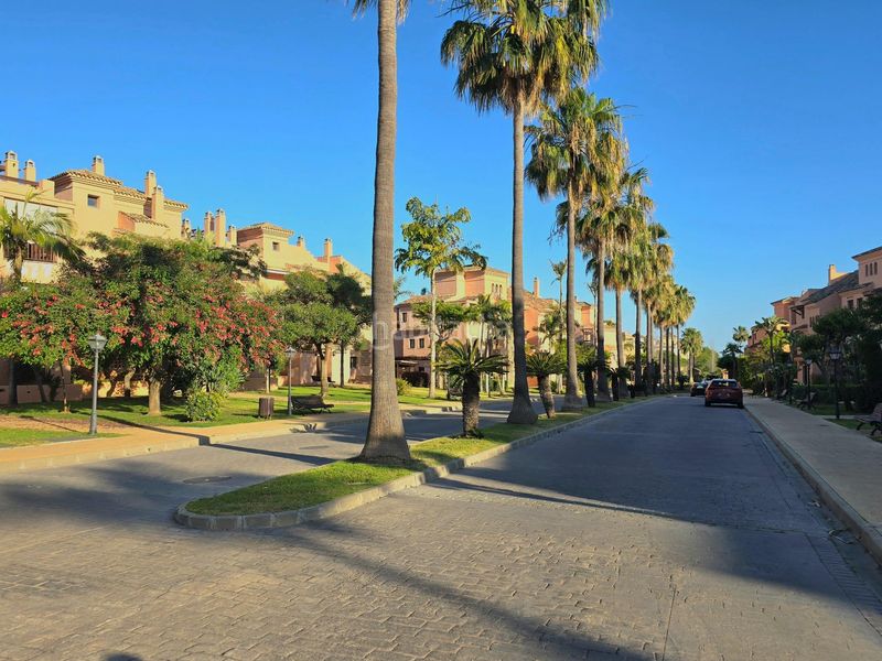 Foto c5a64eea-a0cb-470b-a287-1a1c3bdf37dc. Apartament amb aparcament piscina a Atalaya - Isdabe Estepona