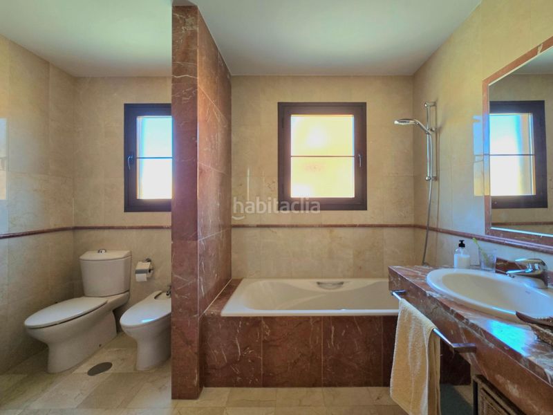Foto c8ca78ee-8c23-4bee-984f-6f57f1b15fd2. Apartament amb aparcament piscina a Atalaya - Isdabe Estepona