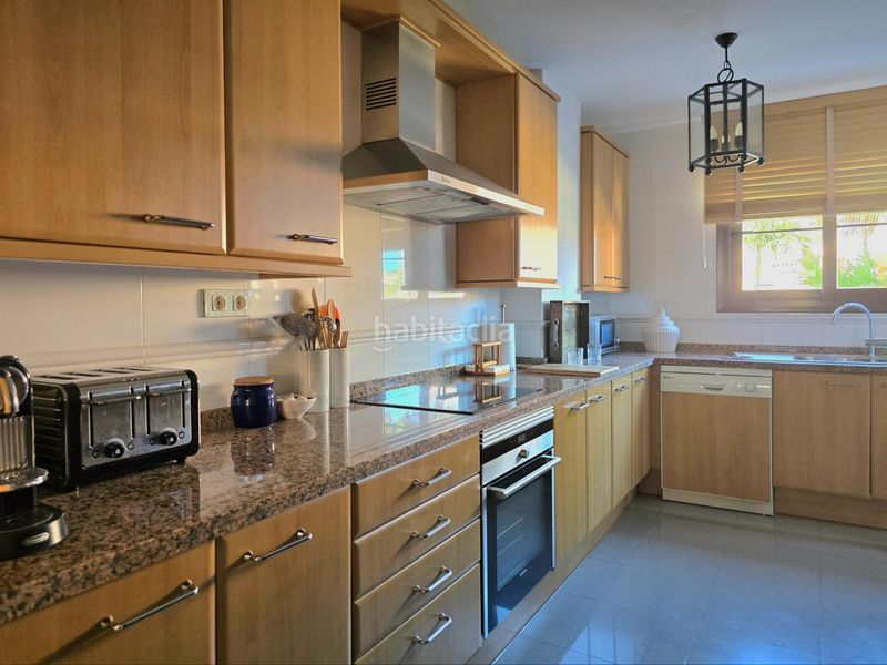Foto f0a8aa7d-9b32-46fd-be30-3692628f7ced. Apartament amb aparcament piscina a Atalaya - Isdabe Estepona