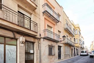 Casa adossada a Calle cruces 1. Casa en venta en torredelcampo