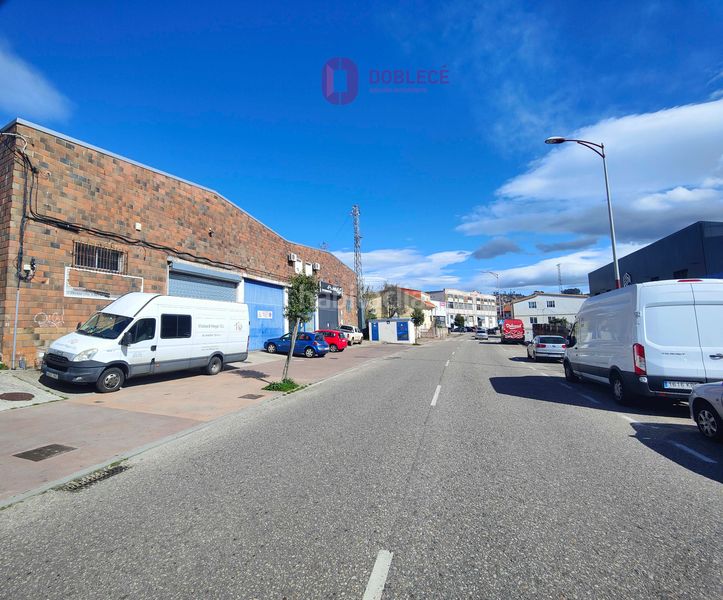 Foto 7716f179-6d6a-4e50-b579-87d061cf5d9a. Nau industrial amb calefacció a Lavadores Vigo