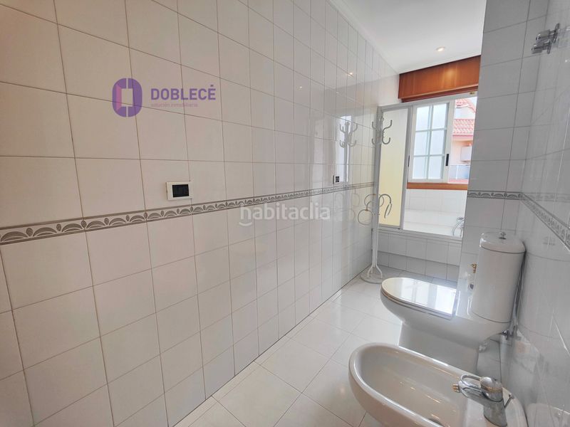 Foto bae802b5-dc7c-460d-9f5d-918148eb0d2b. Casa adossada amb xemeneia calefacció aparcament piscina a Nigrán