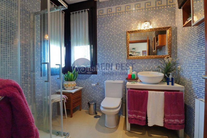 Foto 9b8933d3-acca-4458-ae94-79467b92e88b. Chalet avec chauffage parking piscine dans Cabral - Candeán Vigo