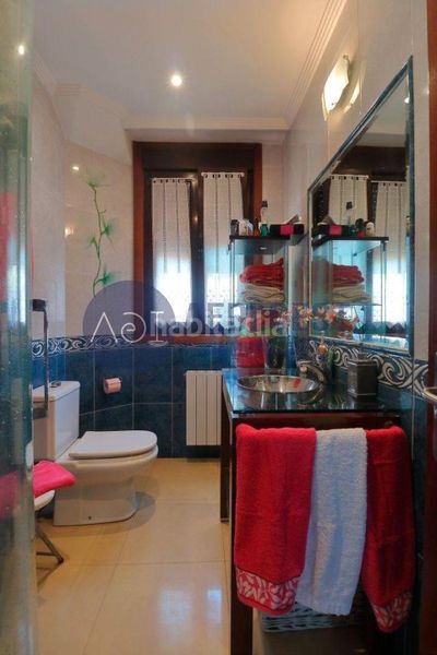 Foto 9f926525-f907-4e3e-8d19-6a11cdb2f416. Chalet avec chauffage parking piscine dans Cabral - Candeán Vigo