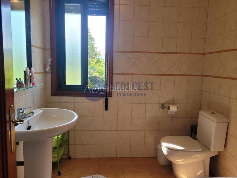 Foto 7b3c87e3-3049-4219-a036-8e69f44a6d2d. Casa con riscaldamento parcheggio in Aldán Cangas