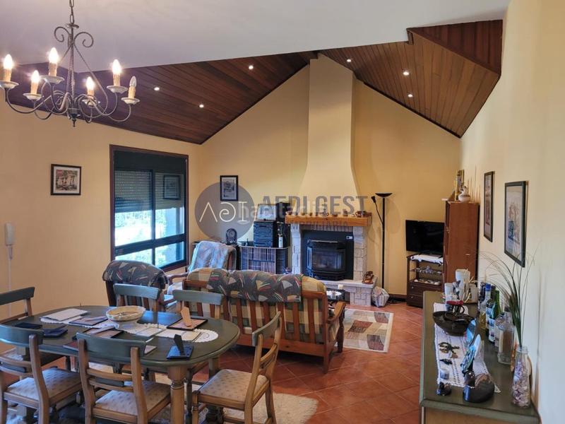 Foto 9e841720-ae3c-4d6d-b42d-51301b02fedd. Casa con riscaldamento parcheggio in Aldán Cangas