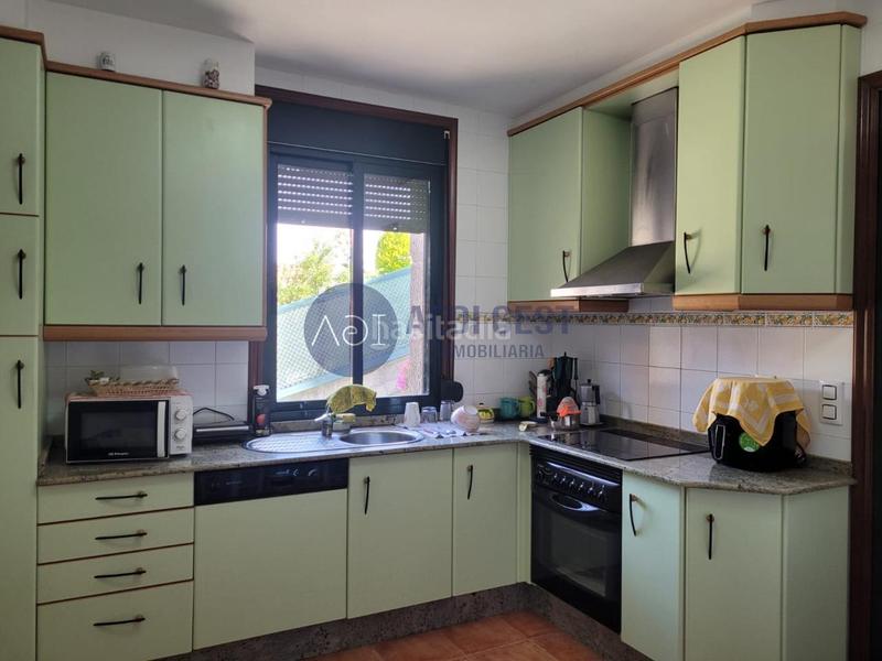 Foto ad35ae7b-83dd-4013-aea9-105472e8d632. Casa con riscaldamento parcheggio in Aldán Cangas