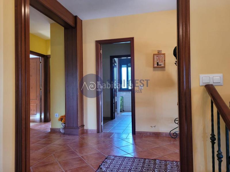 Foto e0cfc567-dbfb-414e-bb72-195cf380d2c1. House with heating parking in Aldán Cangas