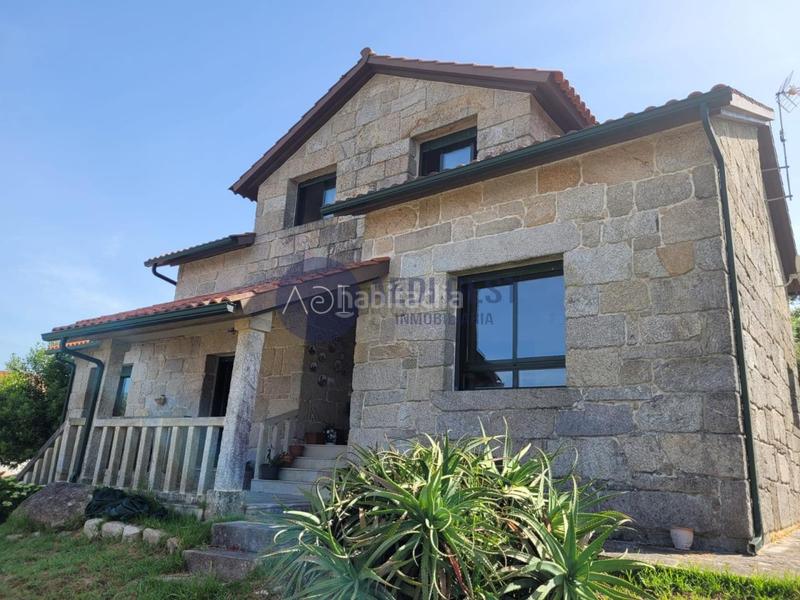 Foto f7f7b36d-9b39-4b0e-9cb7-ca01b27edbf2. House with heating parking in Aldán Cangas
