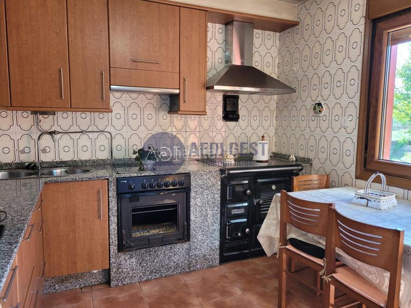Foto e902566c-e289-4b2c-9bfb-91673e83f390. Casa amb calefacció aparcament a Gondomar