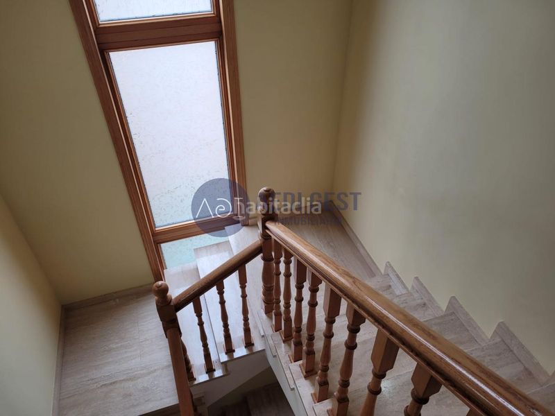 Foto cdc0d338-8588-4d42-958f-33452e6cee9e. Chalet avec chauffage parking piscine dans Baiona