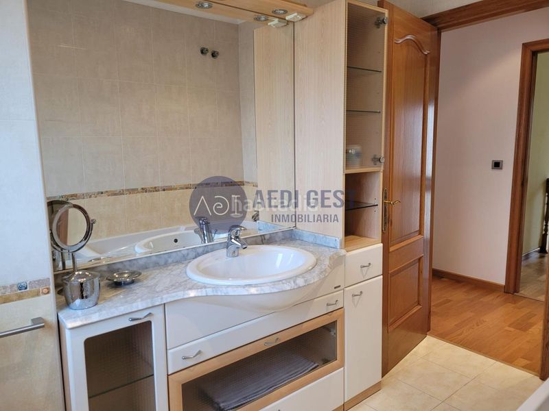 Foto ced776ef-f13e-4f84-b0e3-7cd9dc7a1781. Chalet avec chauffage parking piscine dans Baiona
