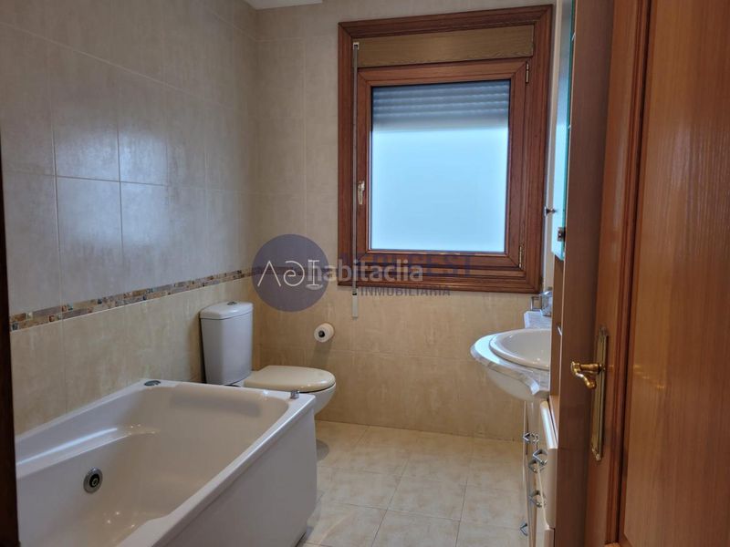 Foto fd6b8032-1ece-432f-8f2e-cc96d63d2cf6. Chalet avec chauffage parking piscine dans Baiona