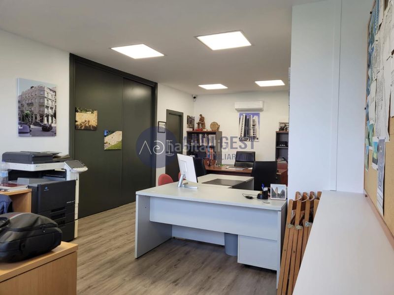 Foto 7c85e0a5-4151-410a-9d21-dd99baf9e6b2. Planta baixa amb calefacció a Coruxo - Oia - Saiáns Vigo