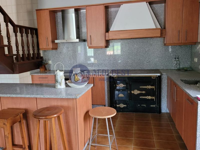 Foto b9577cb3-a421-4eb3-85a8-2238cadf5eee. Casa amb calefacció aparcament a Gondomar