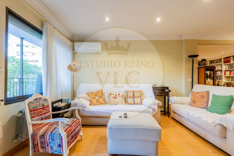 Foto 4d62bb2e-0d28-4315-ae08-b4f545b6b2e3. Apartament amb calefacció a Jaume Roig Valencia