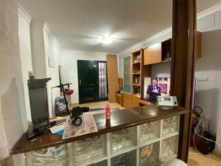 Apartament a Natzaret. Planta baja de 100 metros con terraza