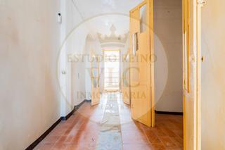 Apartament a El Cabanyal-El Canyamelar. “oportunidad de inversión: casa para reformar en pleno corazón d