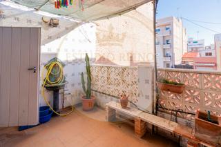 Dúplex a El Cabanyal-El Canyamelar. Dúplex con terraza en el cabanyal – 124 m², 5 habitaciones, 2 ba