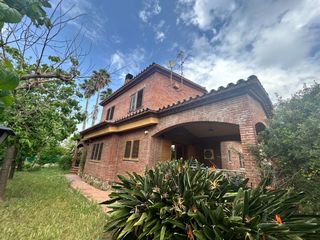 Chalet  Carrer de lluís millet. Casa a la venta en el catllar.