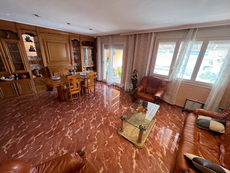 Foto a9a97003-a8af-4ecc-9f2b-8aa917378c2e. Casa adossada amb xemeneia calefacció a Llevant Reus