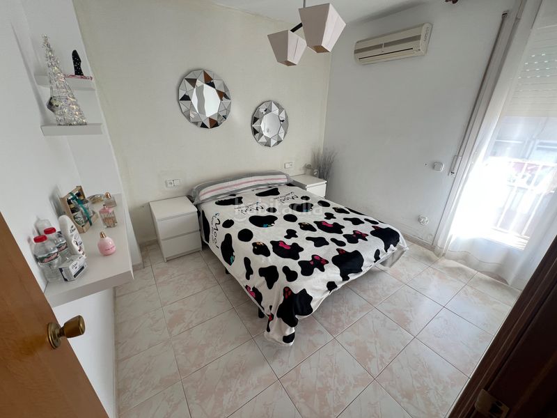 Foto aff6b7ac-1d15-4381-b2b0-db22c98a0064. Casa adossada amb xemeneia calefacció a Llevant Reus