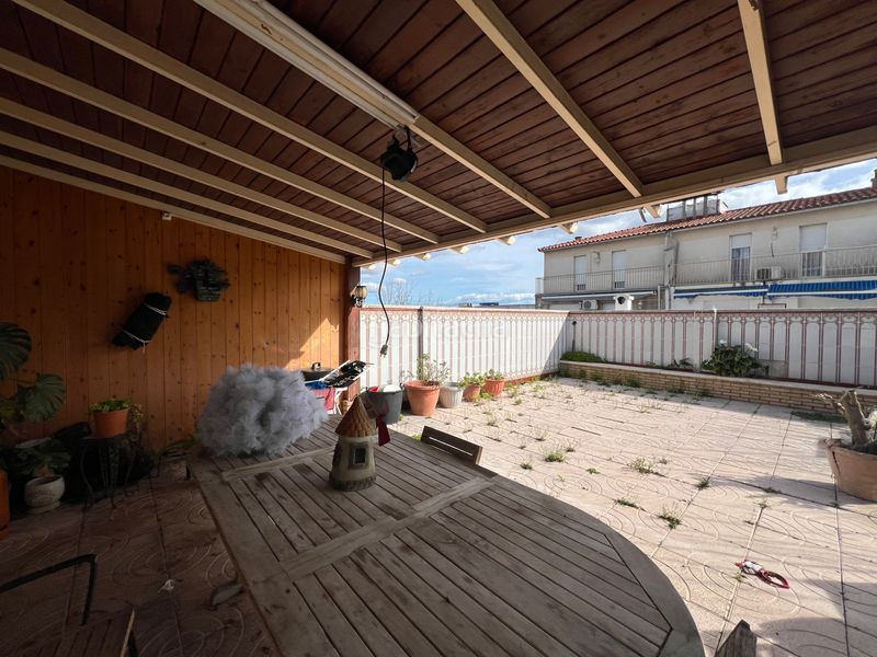 Foto c113f1bb-a364-4de1-9f69-fe0b846d8d0b. Casa adossada amb xemeneia calefacció a Llevant Reus