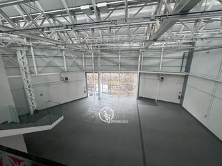 Rent Industrial building in Vila. Nave ind. en alquiler en encamp, 2 dormitorios.