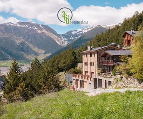 Maison jumelée à El Forn-Prats-Meritxell. Adosado en venta en el forn, 4 dormitorios.