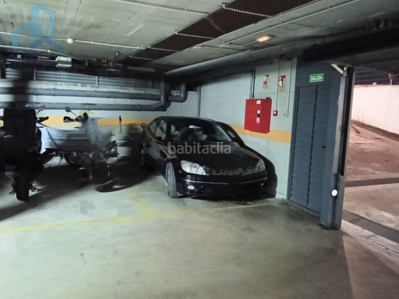 Foto c3a75703-20e7-4b86-b883-6443c553cb15. Aparcament cotxe a Vila-seca poble Vila-seca