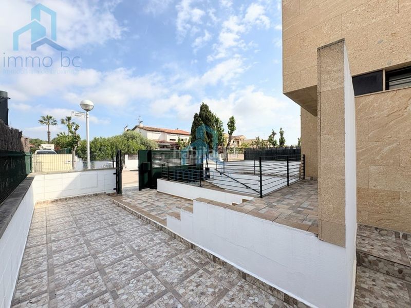 Foto 46b3b5e7-47f9-4b27-9abb-803519b4841f. Casa adossada amb aparcament a pla de maset - cap de Salou Salou