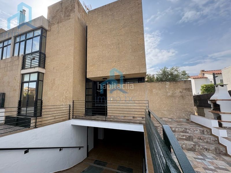 Foto 63166492-6fb2-4c17-8f44-ffb49acd7776. Casa adossada amb aparcament a pla de maset - cap de Salou Salou