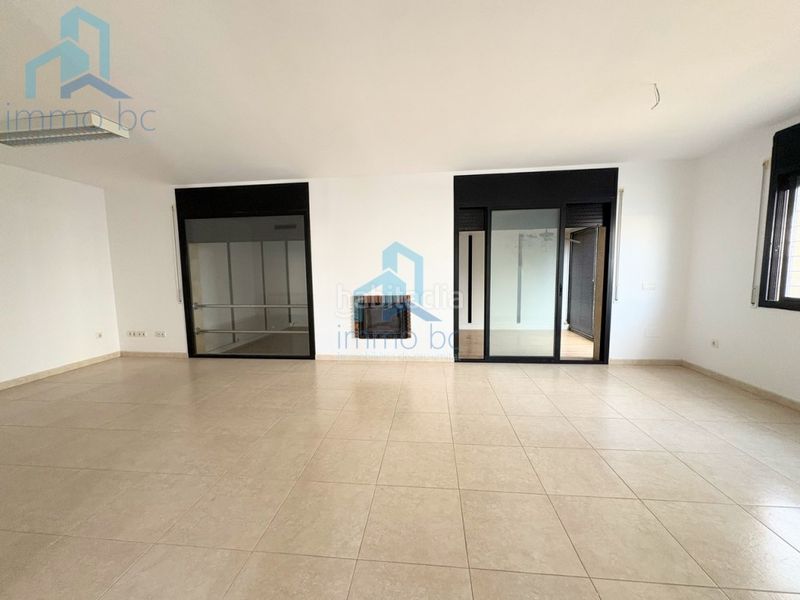 Foto a367bd23-0dc5-4f73-81de-3c6835e37bf6. Casa adossada amb aparcament a pla de maset - cap de Salou Salou