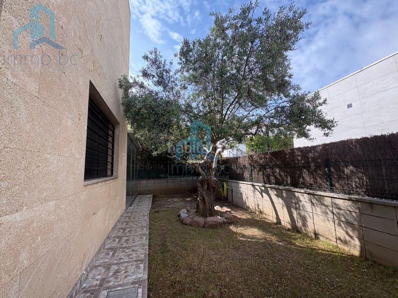 Foto cf241a46-8b4e-463b-9429-fe0e5786a4da. Casa adossada amb aparcament a pla de maset - cap de Salou Salou