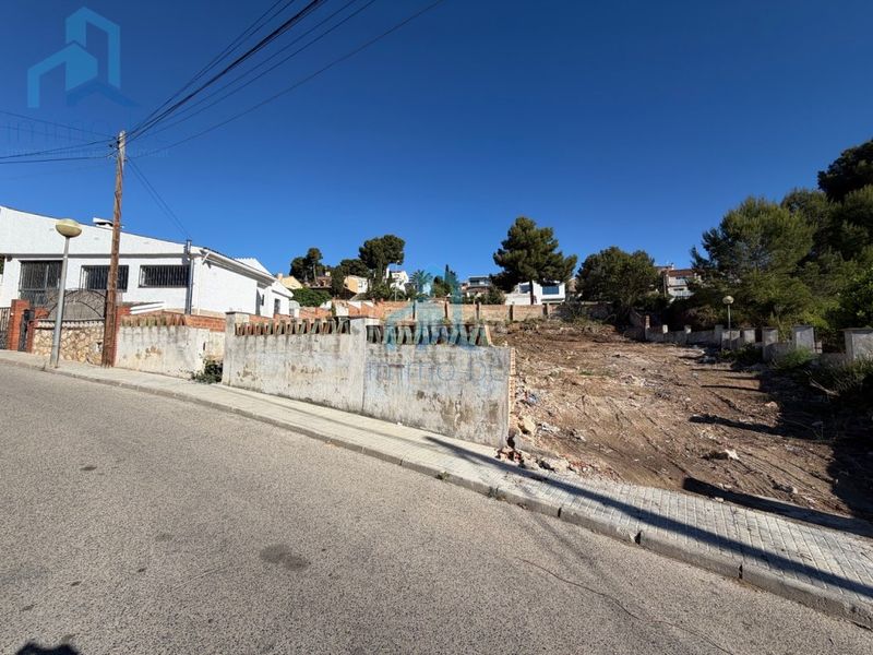 Foto a7ba003a-d99c-4ca0-bd44-7db1abb3f8c6. Terreno residenziale in Pobla de Montornès (La)