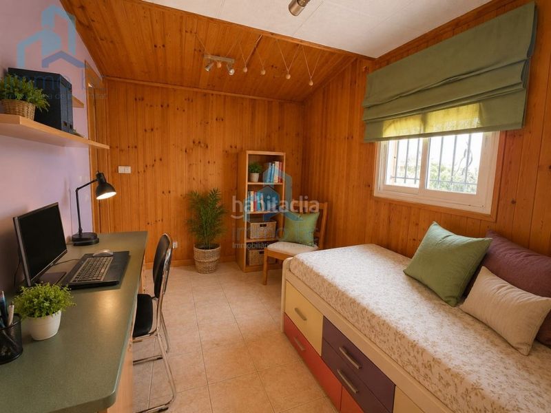 Foto 9f42d52d-5701-4d71-9cf4-f4b2033183c8. Casa aparellada amb aparcament a Pallaresos (Els)