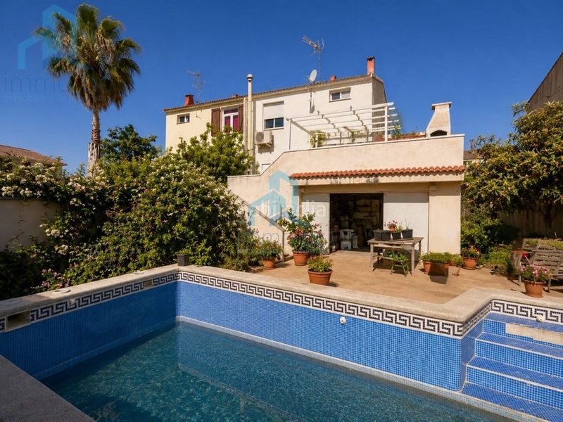 Foto a320c3d4-e3a4-48d4-8298-b59a18d537d0. Casa aparellada amb aparcament a Pallaresos (Els)